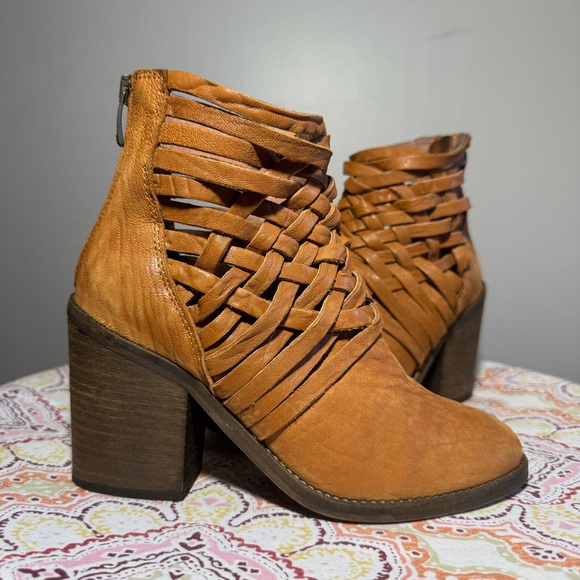 𝐅𝐑𝐄𝐄 𝐏𝐄𝐎𝐏𝐋𝐄 Boho Ankle Booties - Picture 2 of 15